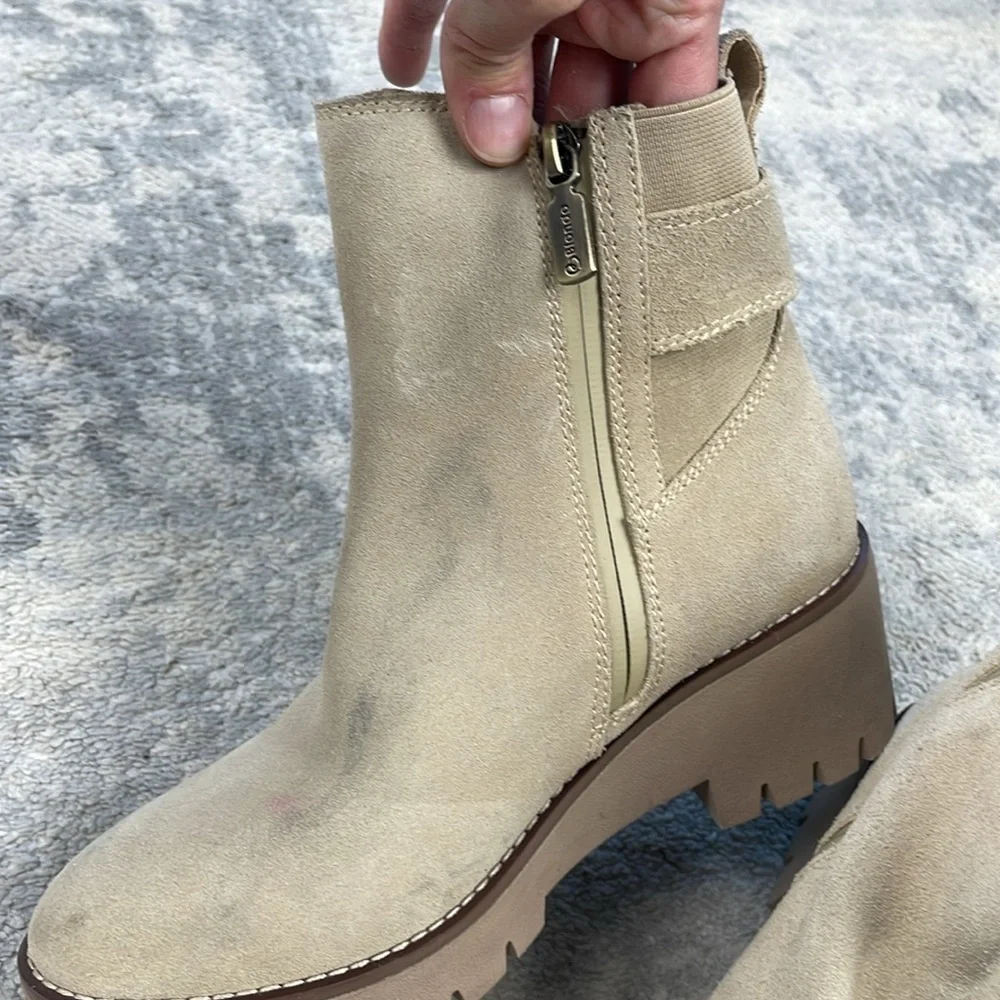 Blondo Dahlia Waterproof Ankle Boot Chunky Heel Buckle Side Sand Suede Sz 6